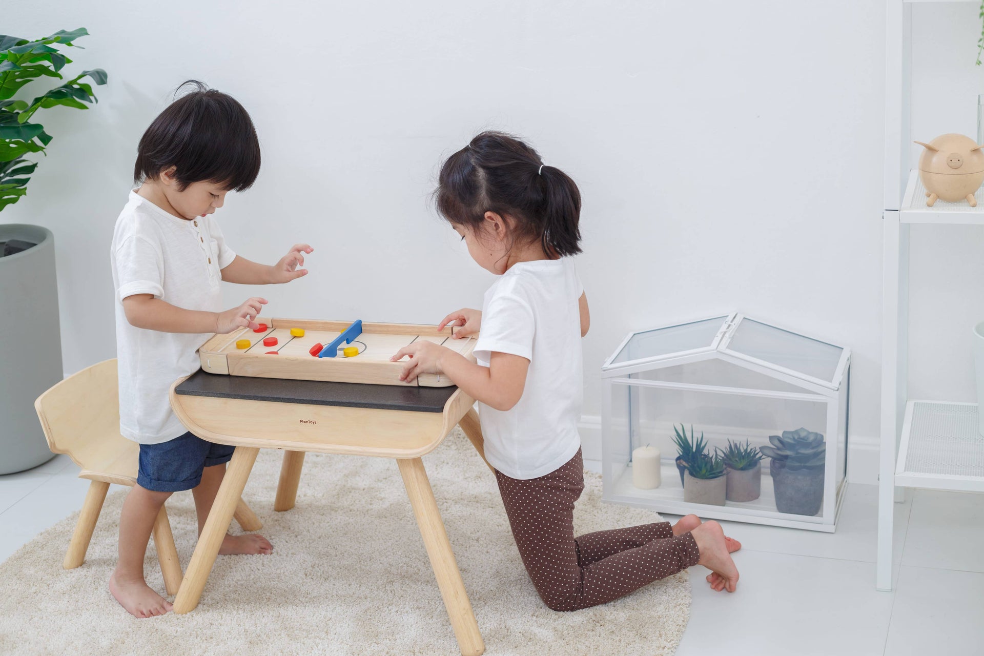 PlanToys - 2-in-1 Shuffleboard Game