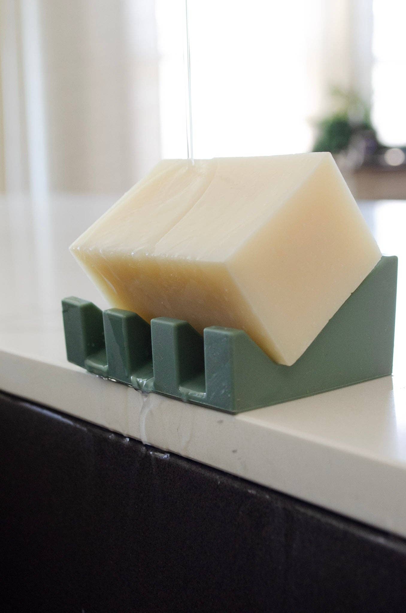 Me Mother Earth - Silicone Draining Soap Dish